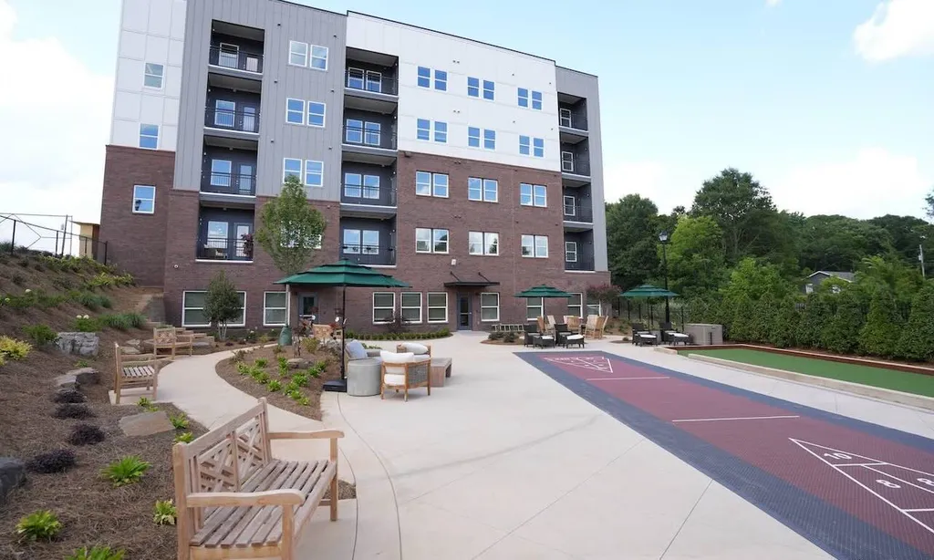 Courtyard and building at Park Place by Highlands in downtown Lawrenceville